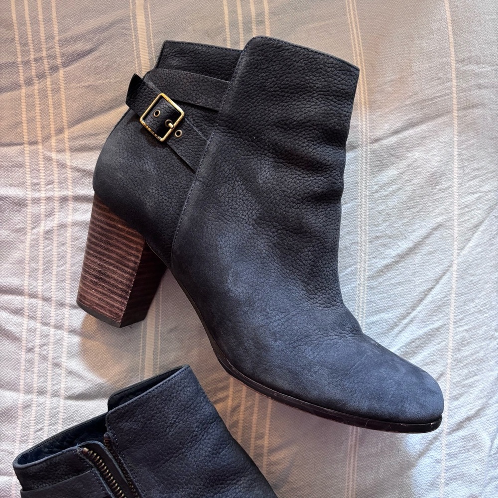 Cole Hahn blue suede heeled booties, size 11